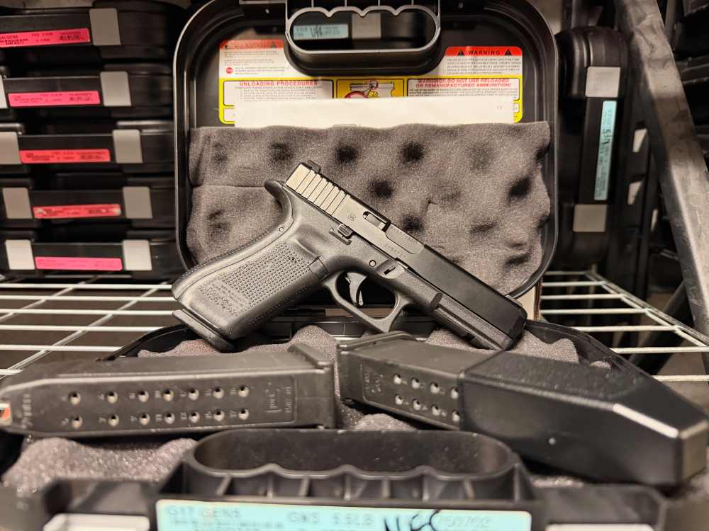 GLOCK G17 GEN5 POLICE TRADE-INS BLACK DLC NIGHT SIGHTS (3) 17-RND 4.49" 9MM-img-1