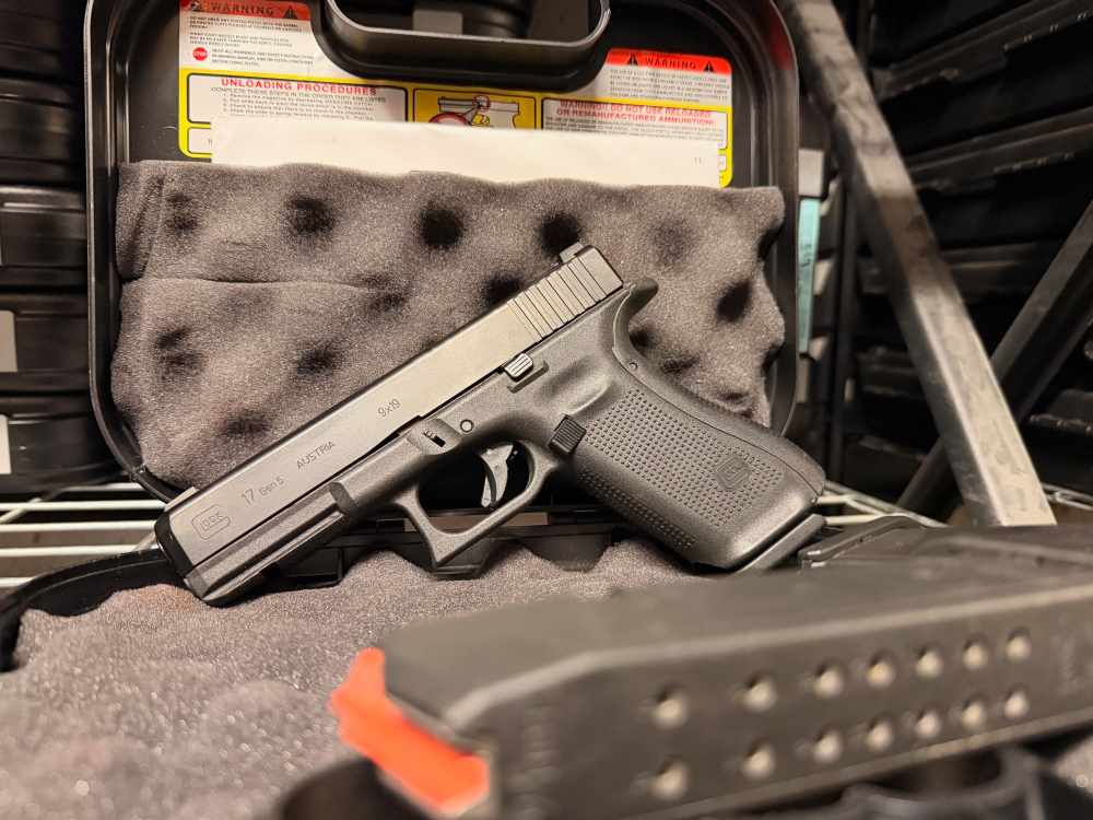 GLOCK G17 GEN5 POLICE TRADE-INS BLACK DLC NIGHT SIGHTS (3) 17-RND 4.49" 9MM-img-0