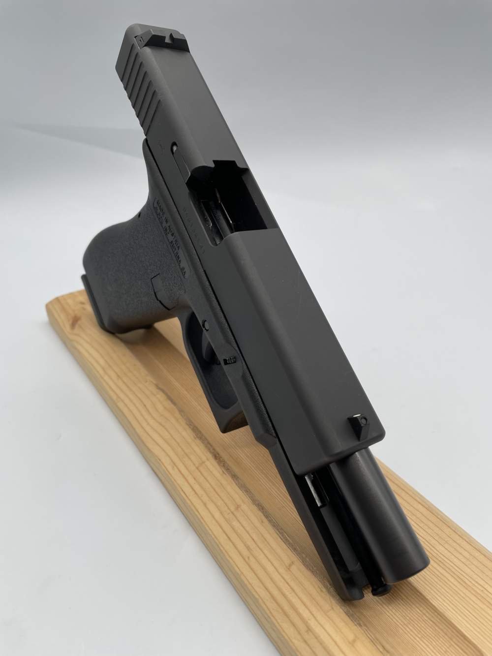 Glock 17 Classic Gen 1, 9MM Semi Auto Pistol, 2 Mags OG Case, Penny Auction-img-8
