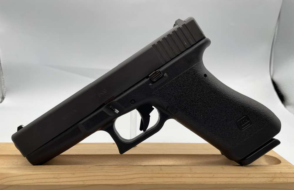 Glock 17 Classic Gen 1, 9MM Semi Auto Pistol, 2 Mags OG Case, Penny Auction-img-2