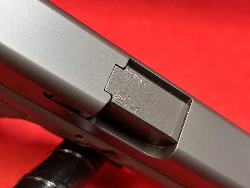 Glock 19 RTF2, 9mm, Gen 3, Vickers Tactical, Original Case-img-11