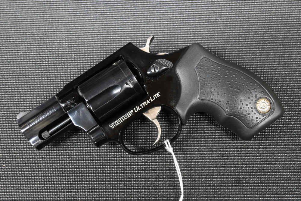 TAURUS 85 ULTRA LITE IN 38 SPL - GREAT CONDITION!-img-0