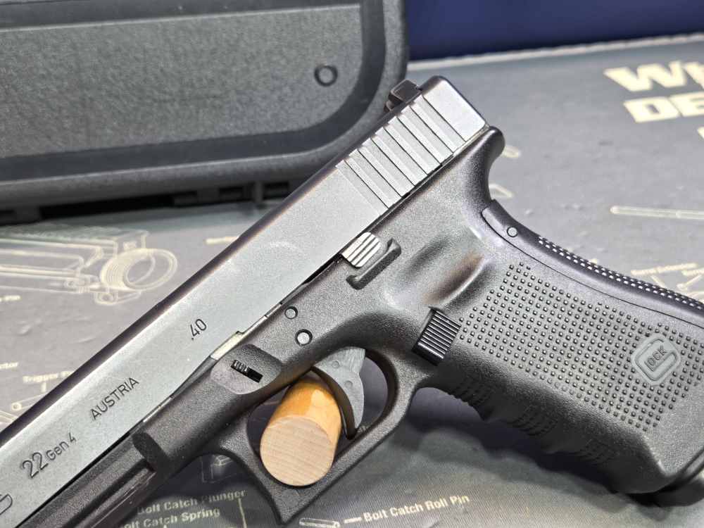 Glock 22 Gen 4 .40 S&W 15 Round Blue Label Semi-Automatic Pistol-img-2