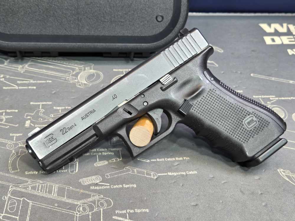 Glock 22 Gen 4 .40 S&W 15 Round Blue Label Semi-Automatic Pistol-img-0