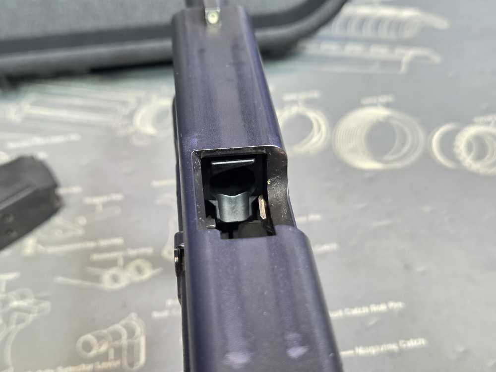 Glock 22 Gen 4 .40 S&W 15 Round Blue Label Semi-Automatic Pistol-img-10