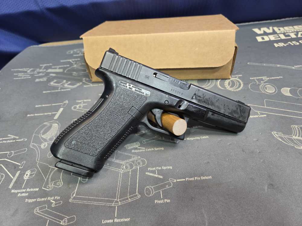 Glock 22 Gen 2 LE Surplus Blue Label? Semi-Auto Pistol-img-4