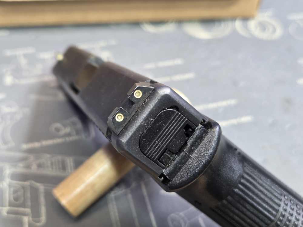 Glock 22 Gen 2 LE Surplus Blue Label? Semi-Auto Pistol-img-9