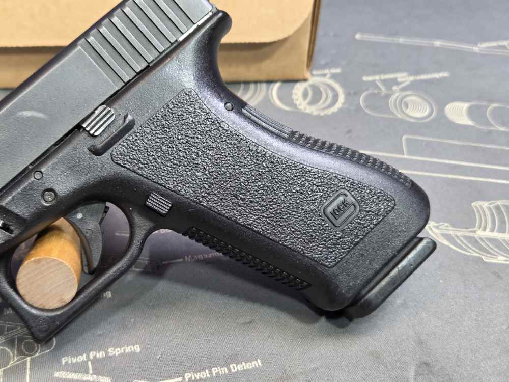 Glock 22 Gen 2 LE Surplus Blue Label? Semi-Auto Pistol-img-1