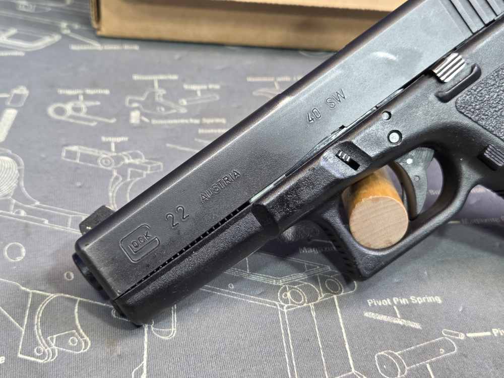 Glock 22 Gen 2 LE Surplus Blue Label? Semi-Auto Pistol-img-3