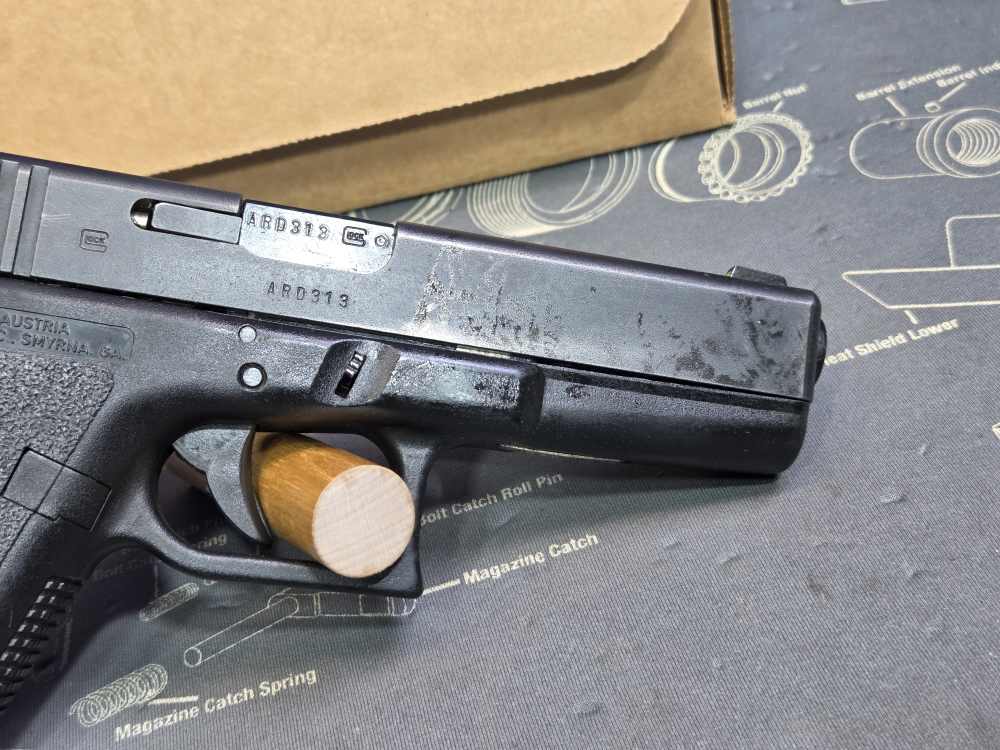 Glock 22 Gen 2 LE Surplus Blue Label? Semi-Auto Pistol-img-7