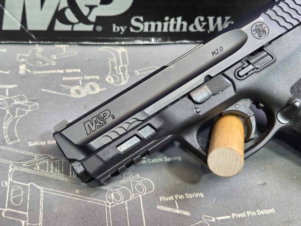 Smith & Wesson M&P M2.0 9mm Semi-Automatic Pistol-img-2