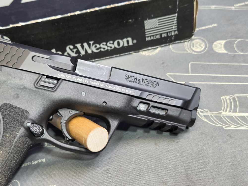 Smith & Wesson M&P M2.0 9mm Semi-Automatic Pistol-img-3
