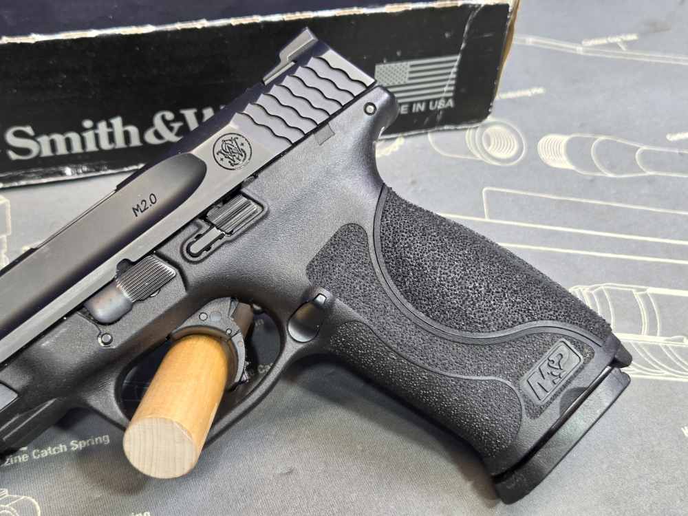 Smith & Wesson M&P M2.0 9mm Semi-Automatic Pistol-img-1