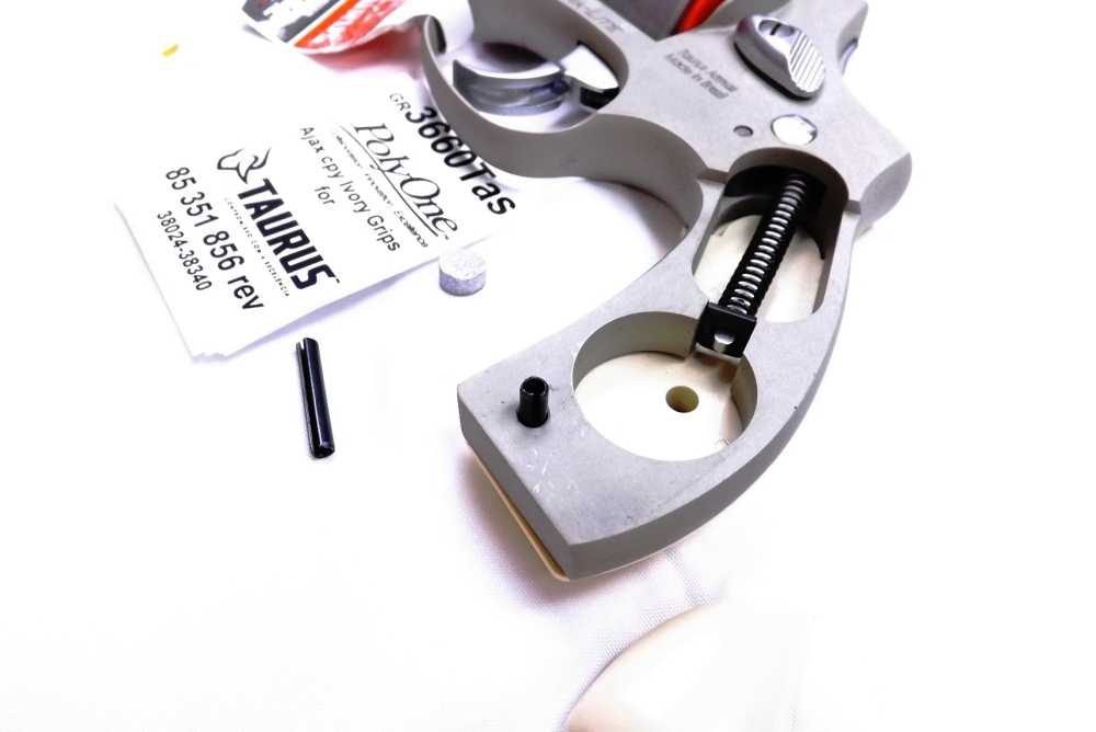 Taurus 85 856 Revolver Ajax Magna type Small Ivory Grips, Seal, and Pin -img-10