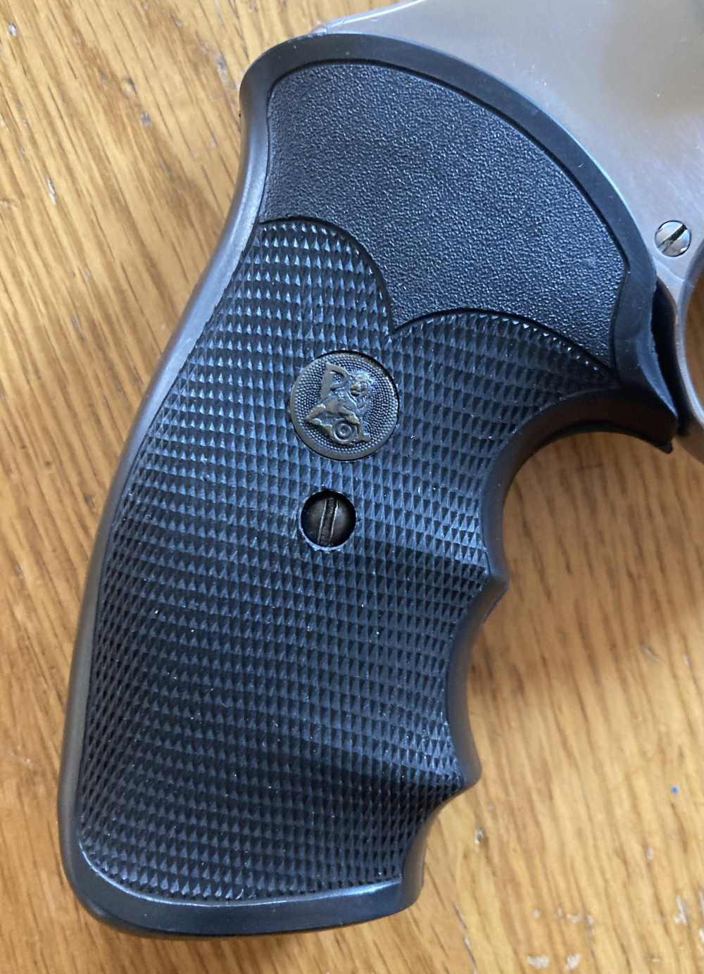 Pachmayr S&W K Frame Square Butt Rubber Gripper Grips-img-1