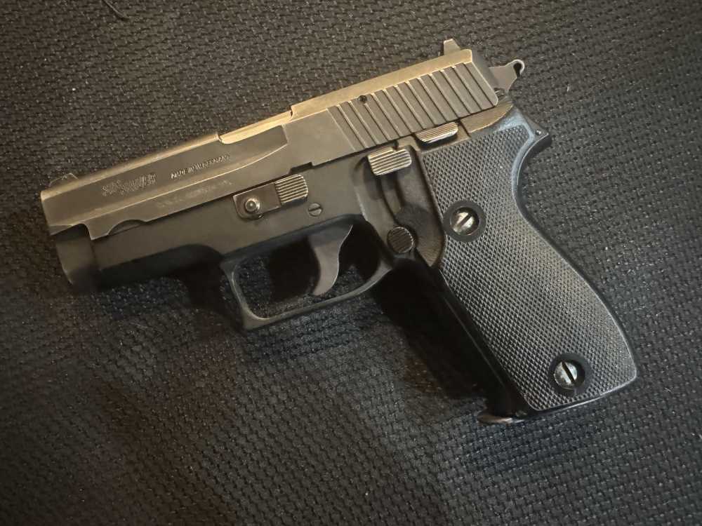West German Sig Sauer P6 in Good condition!-img-3