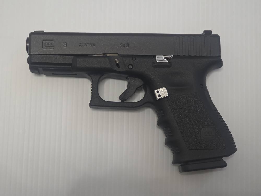 Glock 19 Gen 3 Great Shape with Extras 9mm with 2 Magazines-img-0
