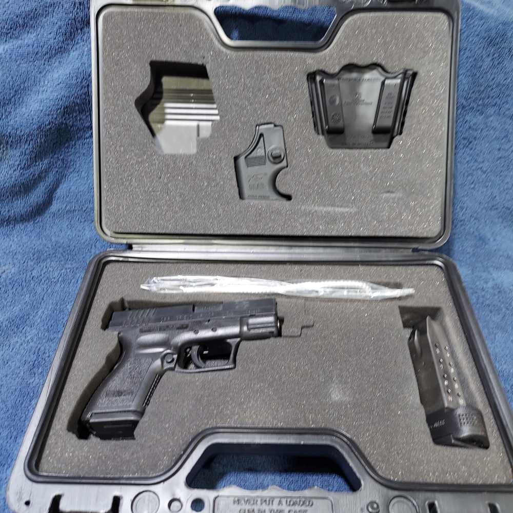 SPRINGFIELD XD-40 SUB=COMPACT SEMI-AUTO PISTOL  .40 S&W CALIBER  3" BARREL-img-0