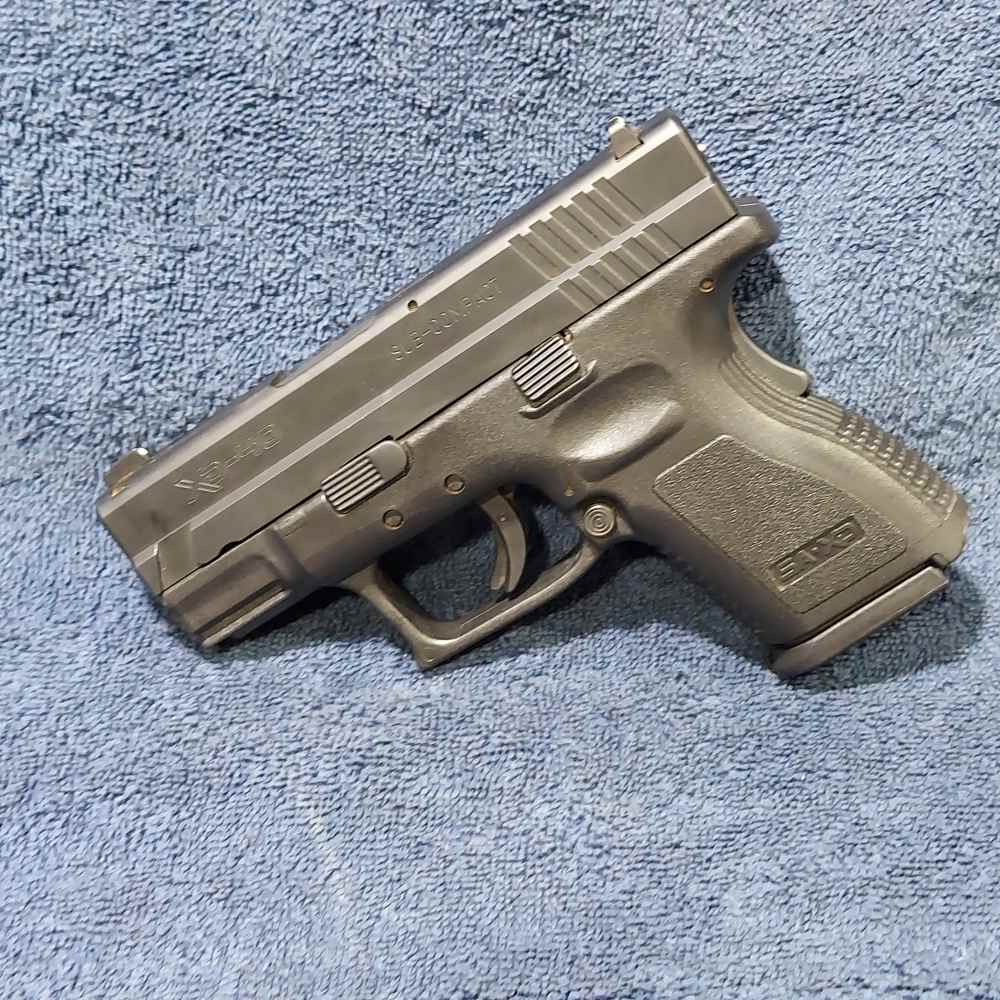 SPRINGFIELD XD-40 SUB=COMPACT SEMI-AUTO PISTOL  .40 S&W CALIBER  3" BARREL-img-2