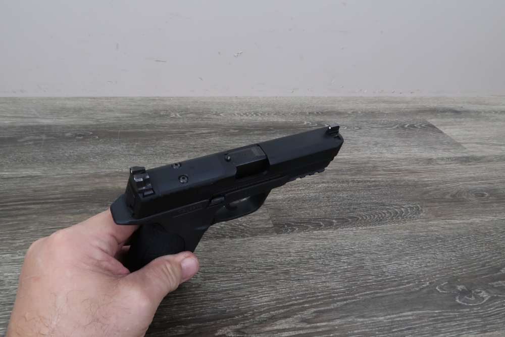 Smith & Wesson M&P 40 Pro Series C.O.R.E. .40 S&W w/Case 2013-img-13