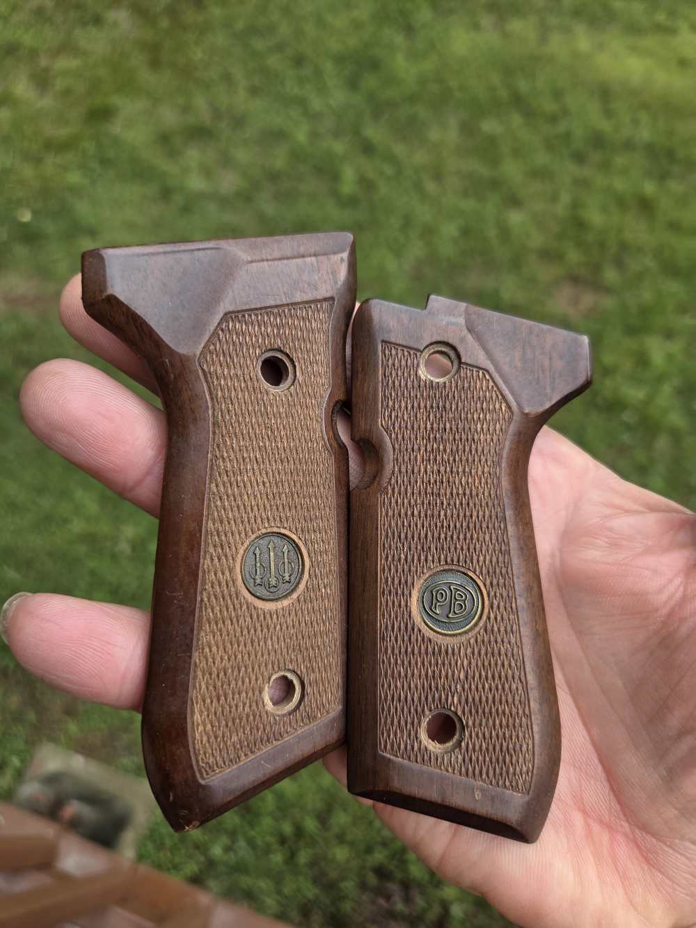 Beretta 92 walnut pistol grips -img-1