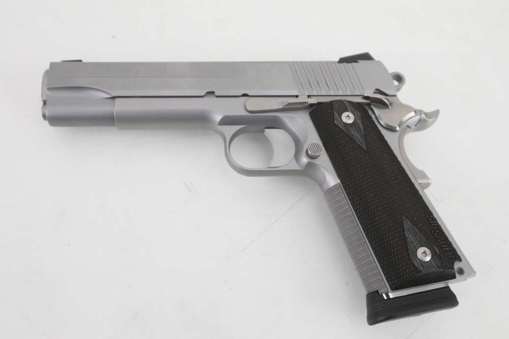 Sigsauer 1911 45 acp s/s NICE! match grade! NO Reserve!-img-1