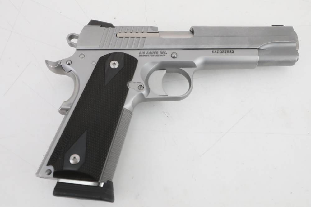 Sigsauer 1911 45 acp s/s NICE! match grade! NO Reserve!-img-2