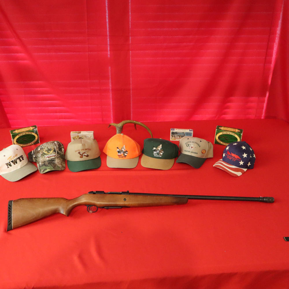 Mossberg 385 KB 20ga shotgun NEEDS a bolt or for a parts gun-img-0