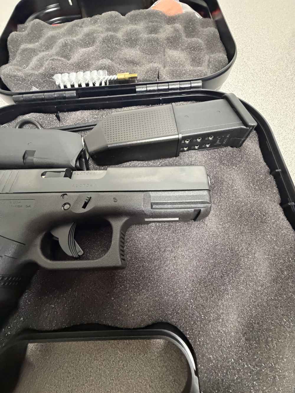  Glock G19, 9mm, 4.01", Black Polymer Grip/Frame, Black Finish, 15 Rds-img-2