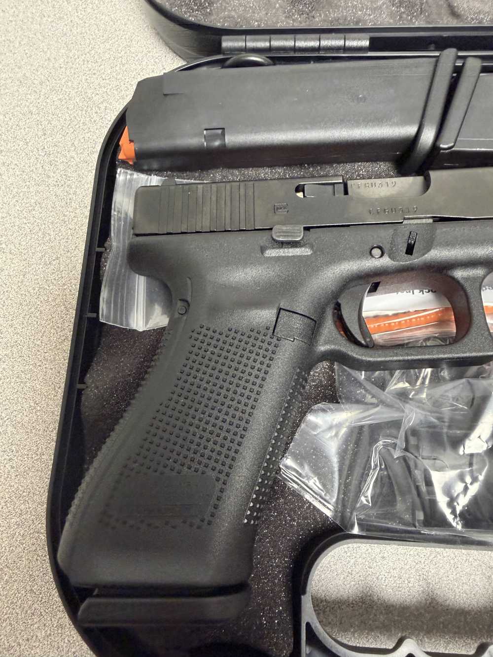 Glock 17 Gen5 w/Front Serrations, 9mm, 4.49”, Black Finish, 17 Rds-img-4