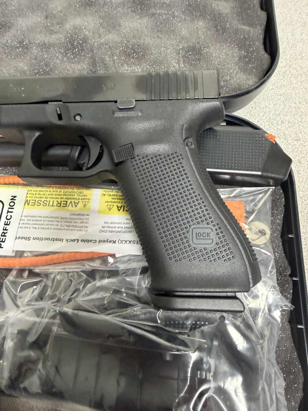 Glock 17 Gen5 w/Front Serrations, 9mm, 4.49”, Black Finish, 17 Rds-img-2