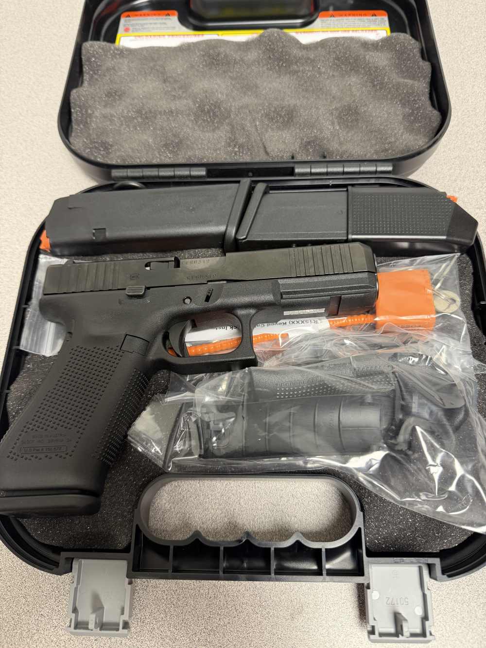 Glock 17 Gen5 w/Front Serrations, 9mm, 4.49”, Black Finish, 17 Rds-img-0