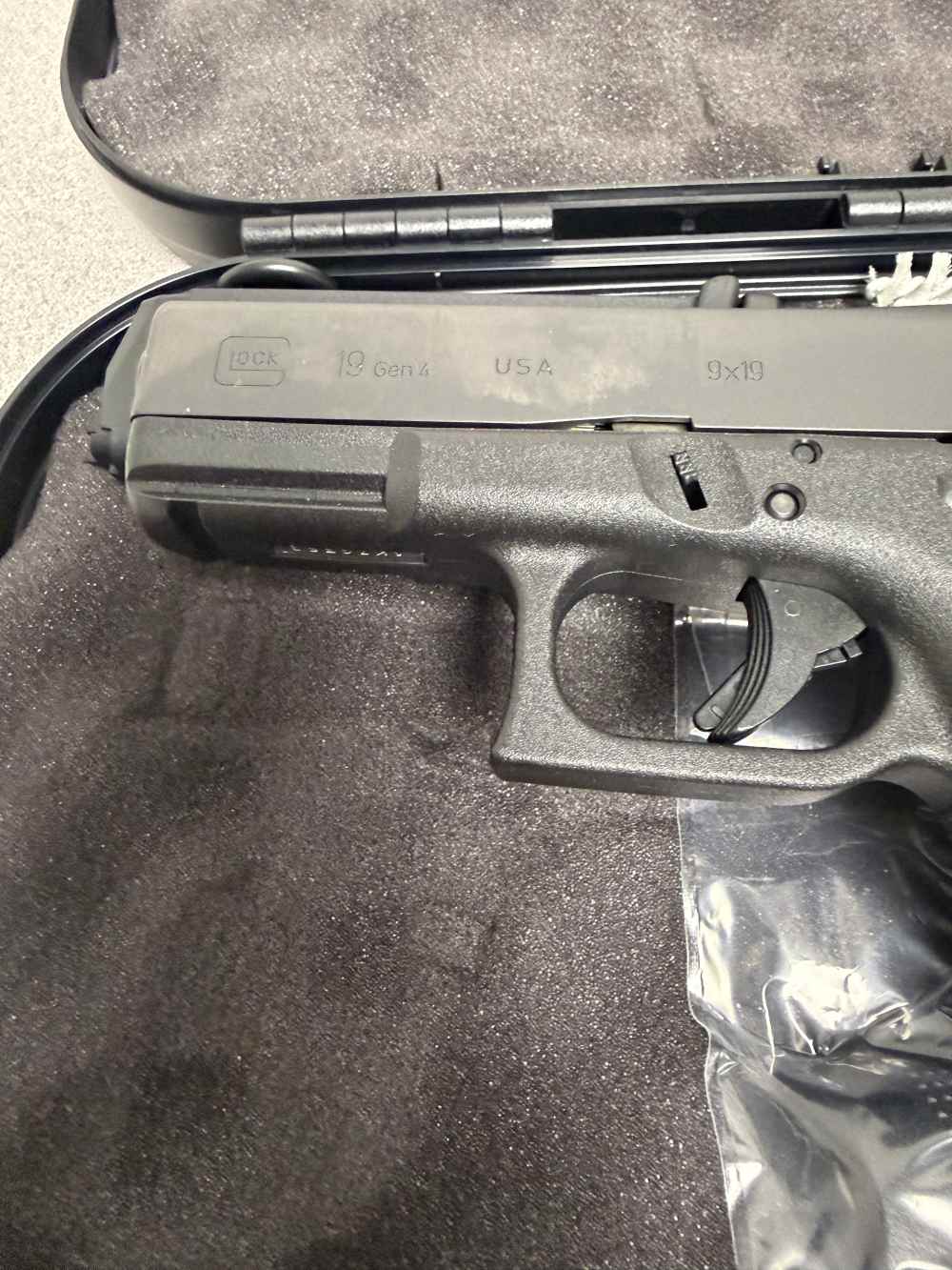 Glock G19 Gen4, 9mm, 4.02”, Interchangeable Backstrap, 15 Rds-img-4