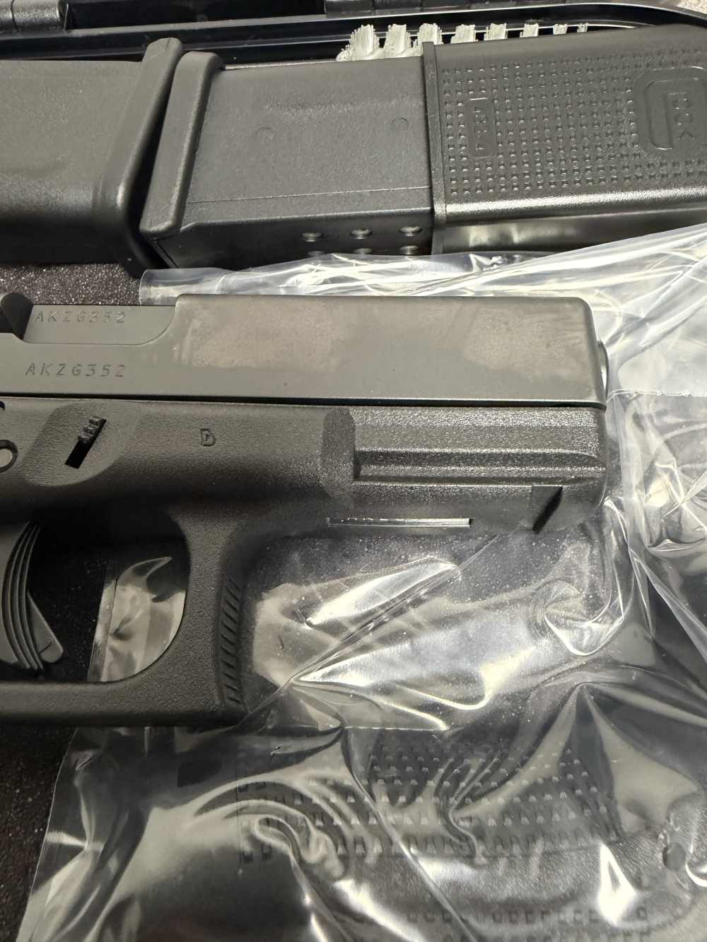 Glock G19 Gen4, 9mm, 4.02”, Interchangeable Backstrap, 15 Rds-img-2