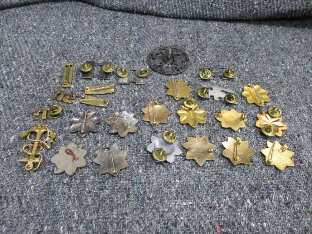 LOT OF U.S. MILITARY COLLAR INSIGNIA, CAP BADGES, CAPTAINS BARS, MORE-img-7