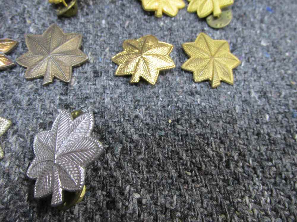 LOT OF U.S. MILITARY COLLAR INSIGNIA, CAP BADGES, CAPTAINS BARS, MORE-img-5