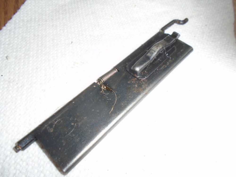 M53 yugo dust cover for ejection port. fits mg42-img-1