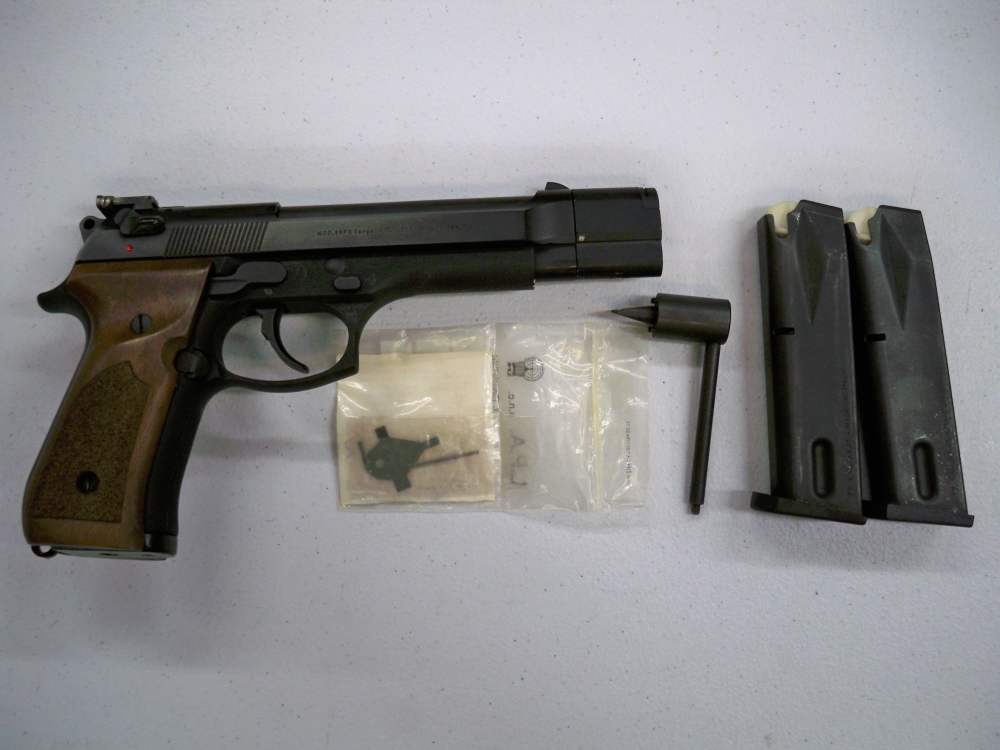 Beretta 98FS Target 9x21 IMI W/ 3 magazines   VERY RARE Pistol-img-1