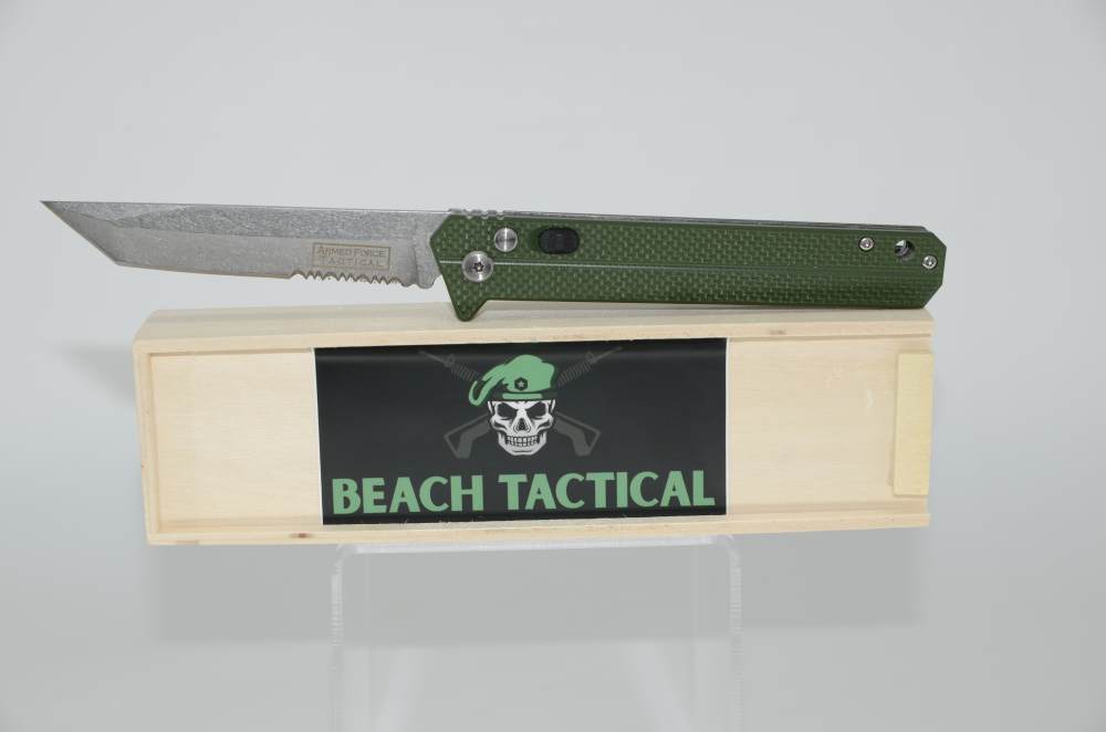 Switchblade Push Button w/Safety Tanto G10 Handle GREEN Automatic Knife -img-0