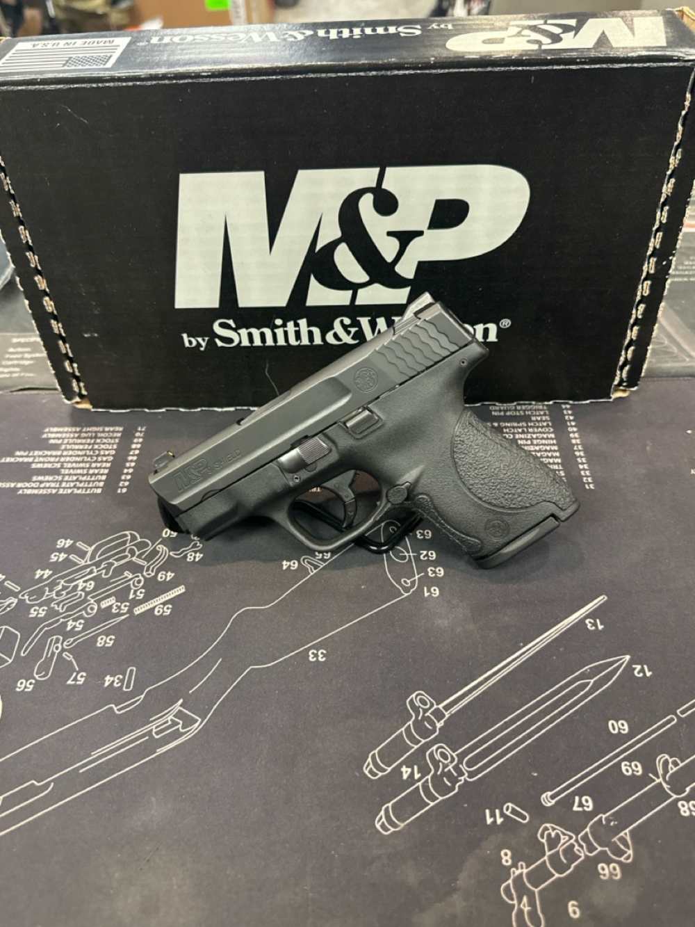 Smith & Wesson M&P 9 Shield - 9x19 - GC - W/Box -img-0