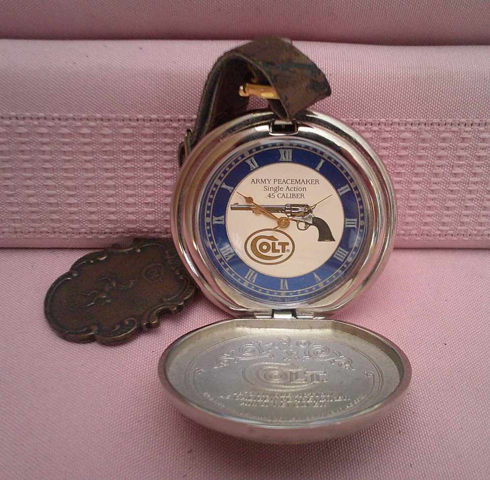 Franklin Mint Colt Peacemaker Pocket Watch 24K Gold Accents Mfg 1993 works!-img-1