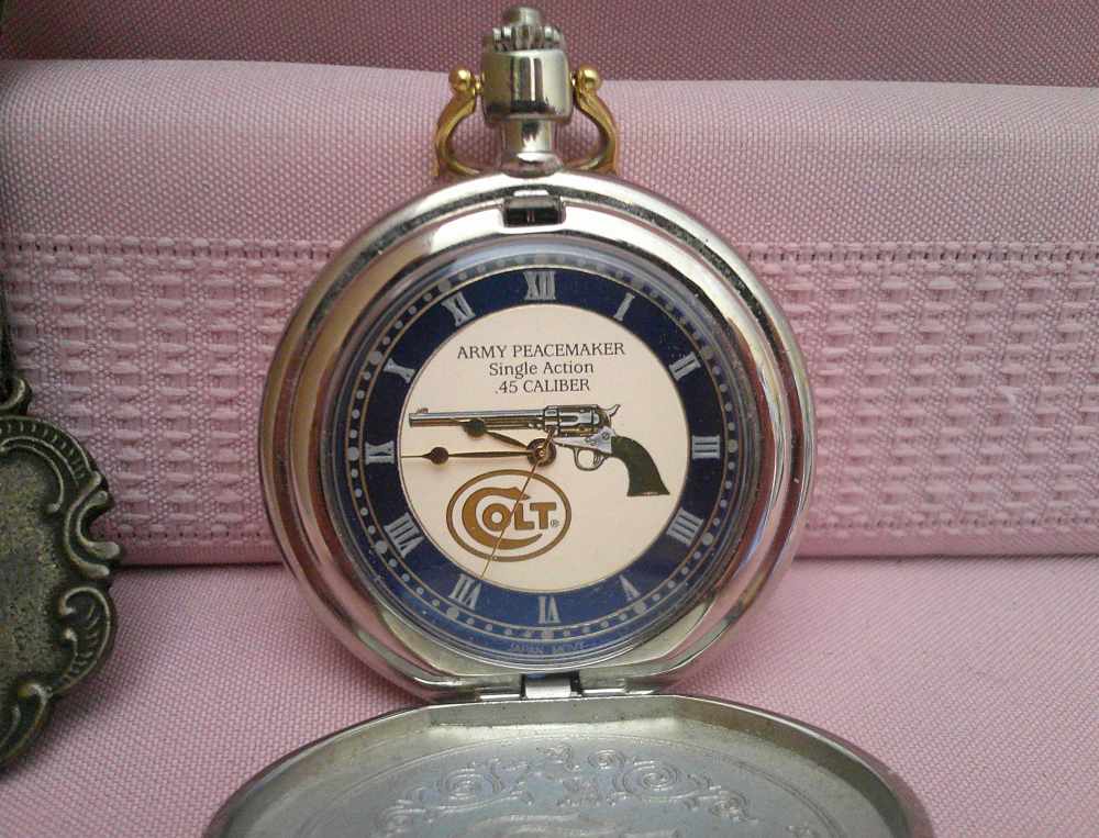 Franklin Mint Colt Peacemaker Pocket Watch 24K Gold Accents Mfg 1993 works!-img-2