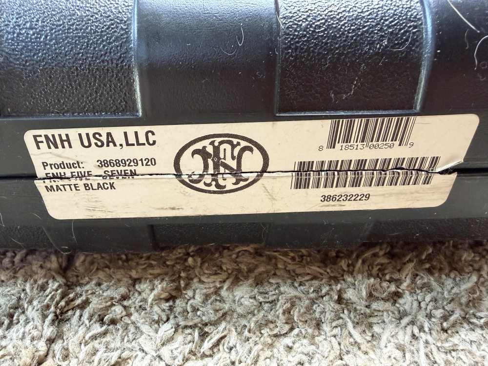 LNIB FNH Five Seven 5.7x28 black w/ 3 mags NICE! Trades!-img-7
