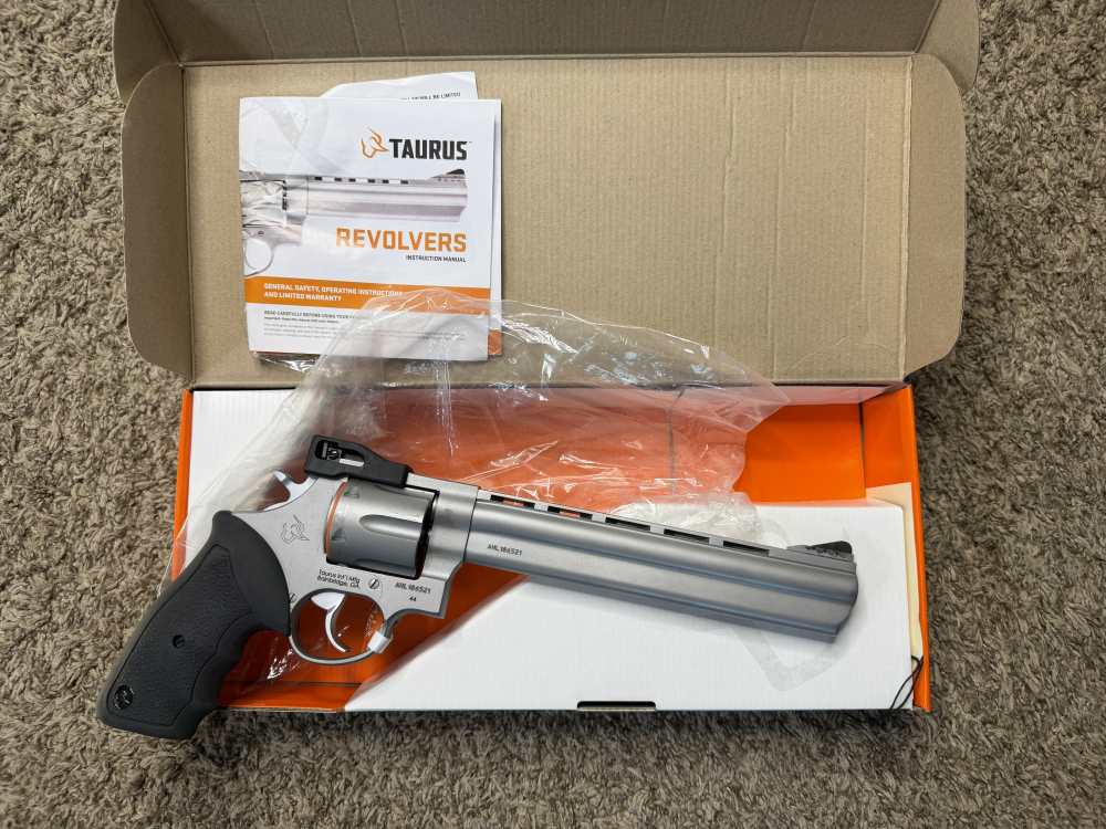 NIB Taurus m44 44 mag 8 3/8 stainless NICE! Trades!-img-1