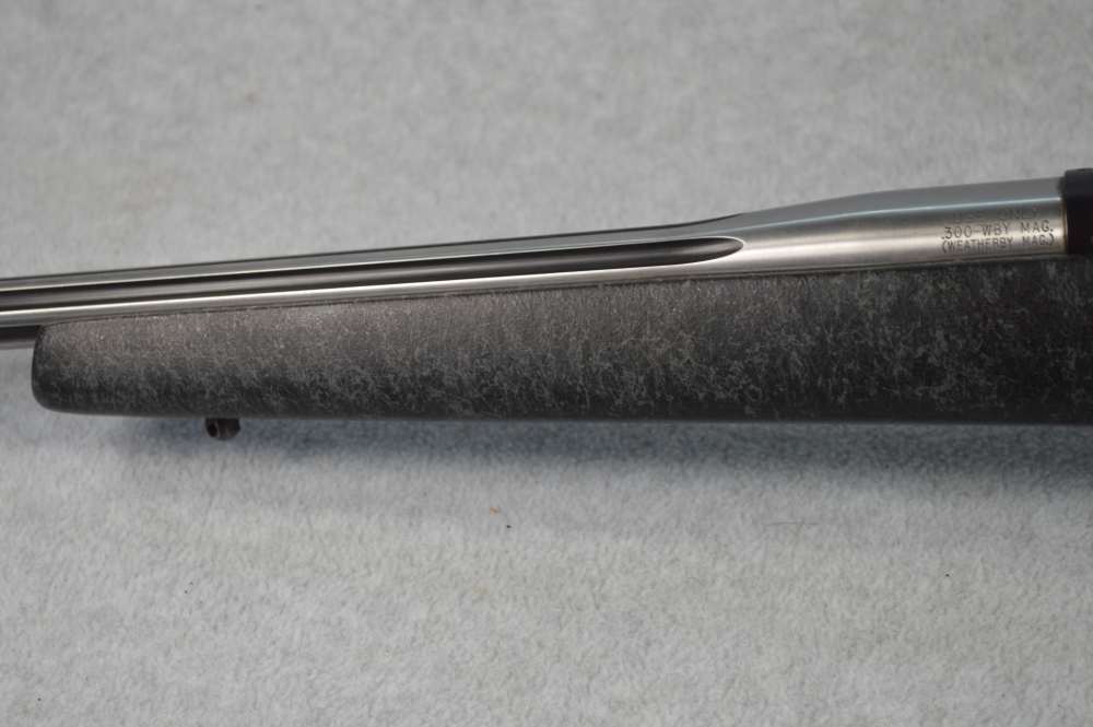 Weatherby Mark V Accumark 300 Wby Mag USA-img-16
