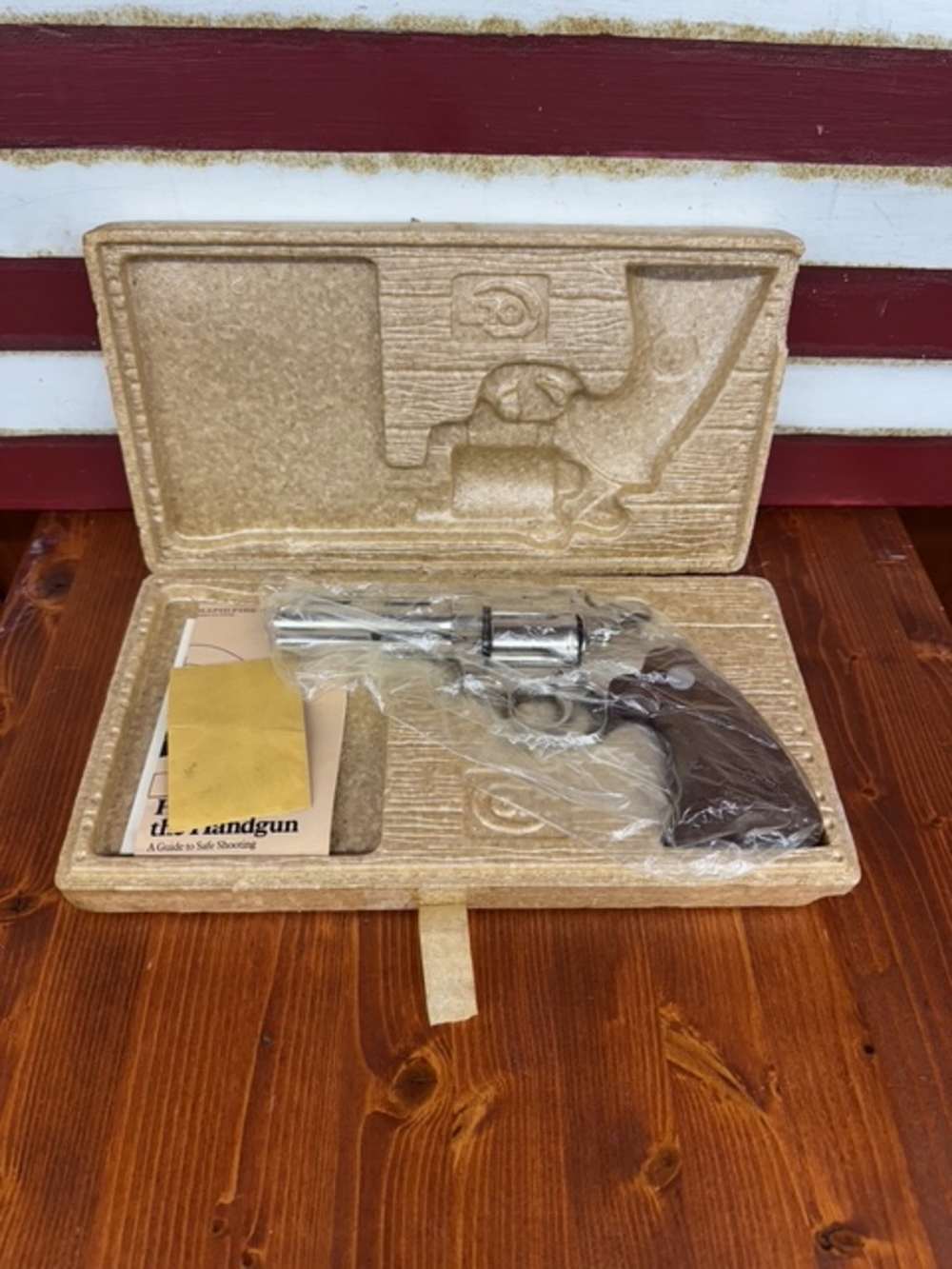 VG Cond 1975 Colt Diamondback 4" .38 Special w/ Foam Inner Box-img-15