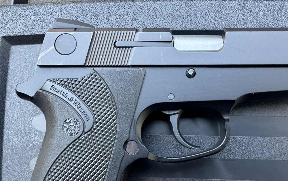 S&W 908 Compact Lightweight 9mm 8-round Pistol, Metal Frame, 2002-img-12