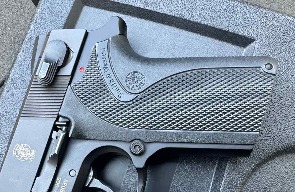 S&W 908 Compact Lightweight 9mm 8-round Pistol, Metal Frame, 2002-img-1
