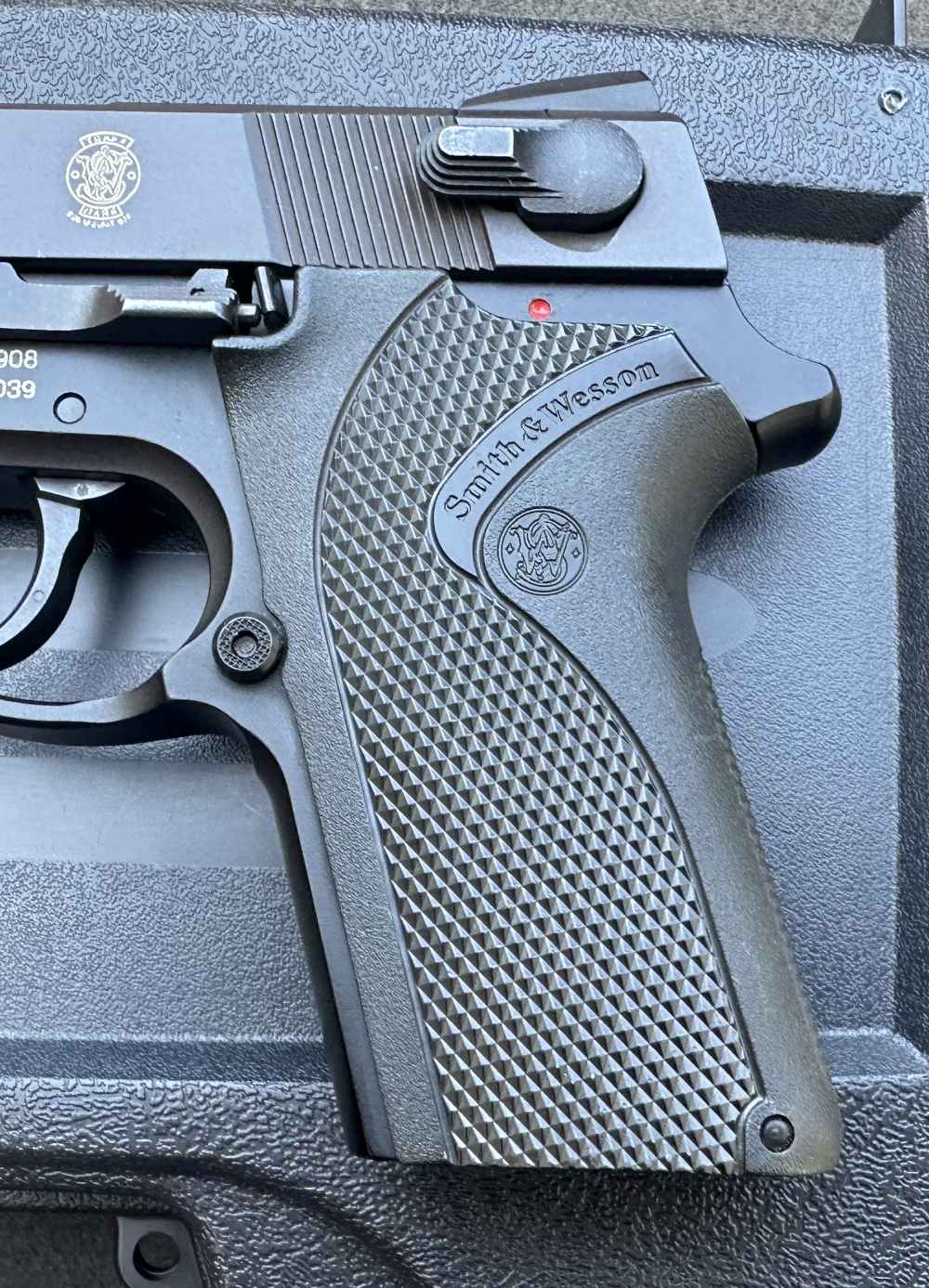 S&W 908 Compact Lightweight 9mm 8-round Pistol, Metal Frame, 2002-img-2