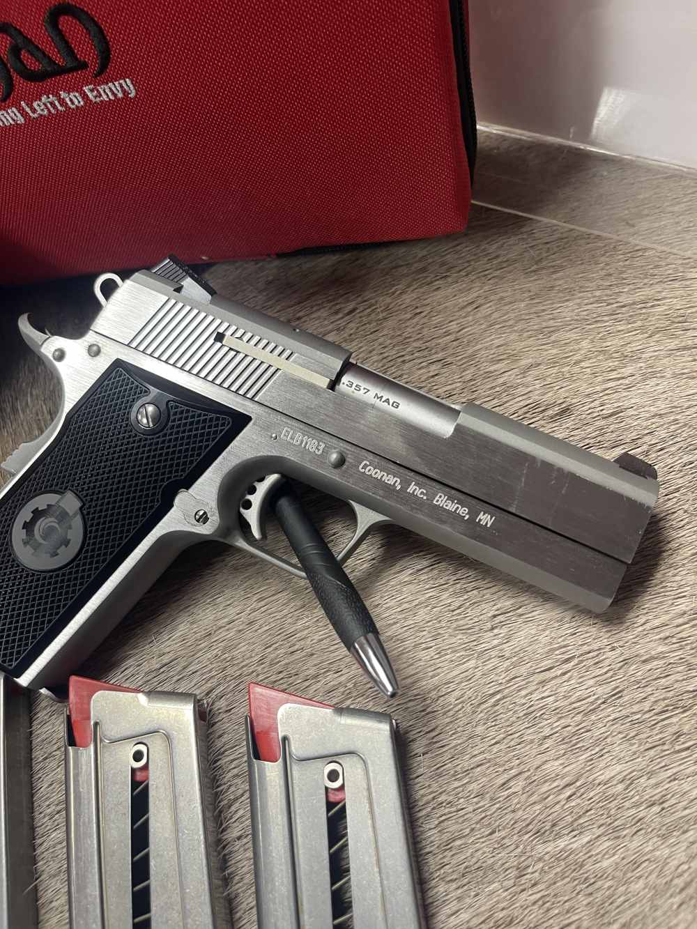 Coonan COMPACT 357 MAG semi auto pistol ULTRA RARE lnib with 4 mags + More-img-15